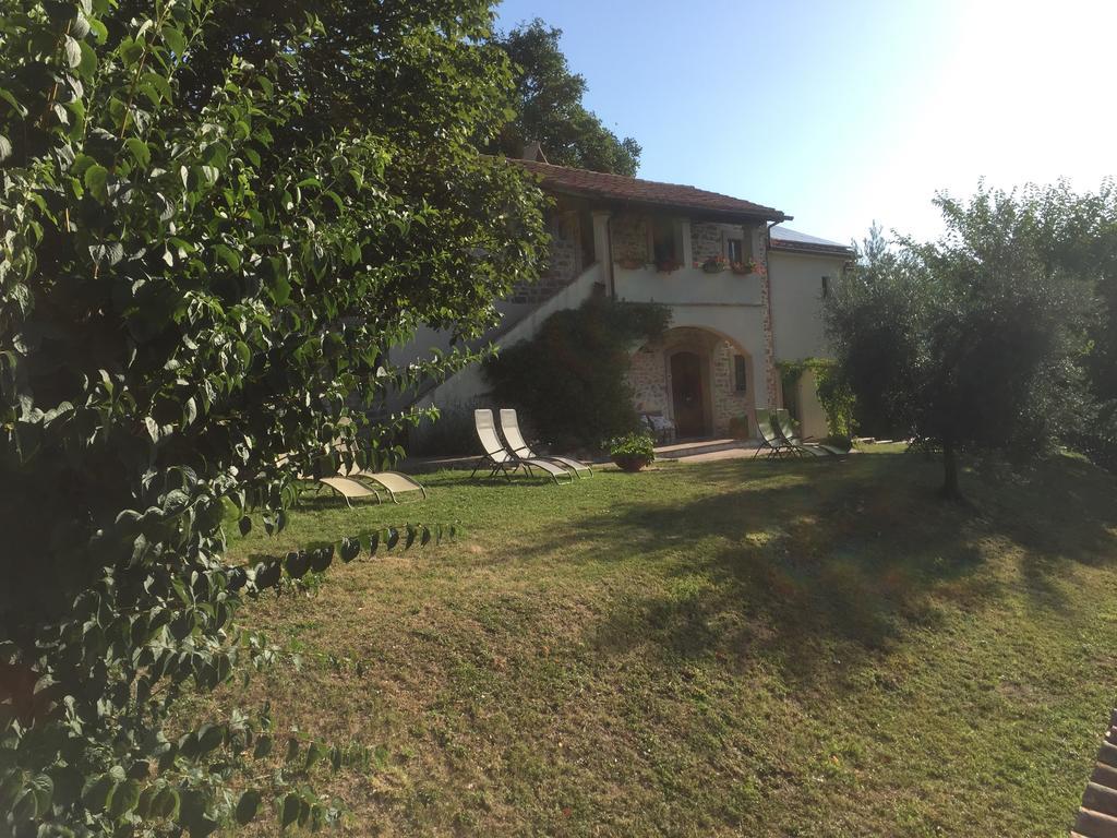 Вилла Casale Degli Ulivi Гуальдо-Тадино Экстерьер фото