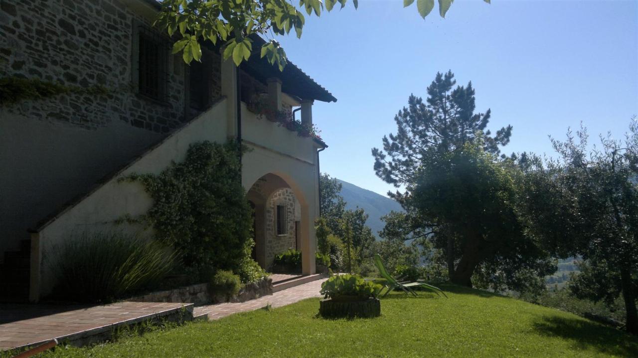 Вилла Casale Degli Ulivi Гуальдо-Тадино Экстерьер фото